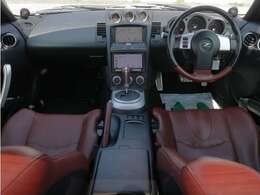 すっきりとしたフェアレディZらしいデザインのダッシュ回り！フロントビューの視認性もよく運転しやすいと思います★