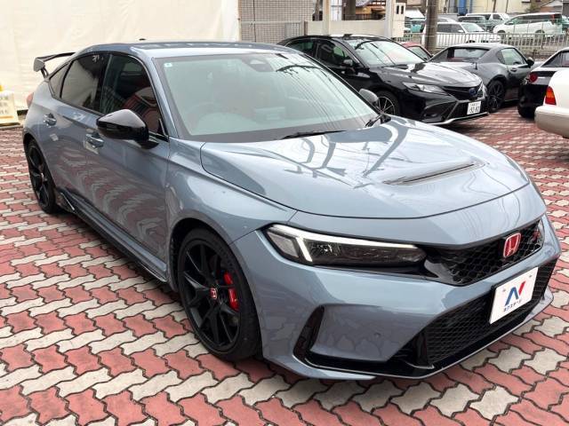 大好評のボディコーティング「弾スプラッシュコート」もご納車までに施工可能。通常のガラスコートと異なる、耐久年数6年の無機質ガラスコーティングが、ボディをキレイな状態に保ってくれます。