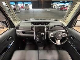 見通しの良いコックピットは普段のドライブに最適。運転しやすいお車となります。