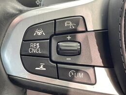 ●レーダークルーズコントロール：前の車との車間距離を一定にとりつつ、一定速度で自動走行してくれる次世代のクルーズコントロール！主に高速道路や自動車専用道路で使用する便利な機能です！