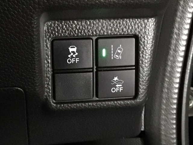 ホンダが推し進める総合先進安全装備のセンシング搭載！　衝突や斜線はみだしなどの危険が予測される時、センサーが警告。ヒューマンエラーを高度先進技術が補完してくれます。