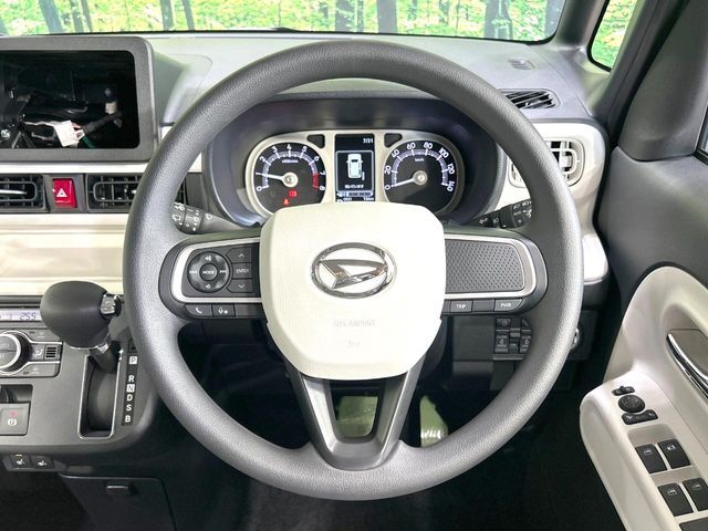 【ステアリングスイッチ】運転中、前方から目線をそらすことなく、オーディオ等の操作が可能な便利機能！安心＆快適なドライブを演出してくれます♪