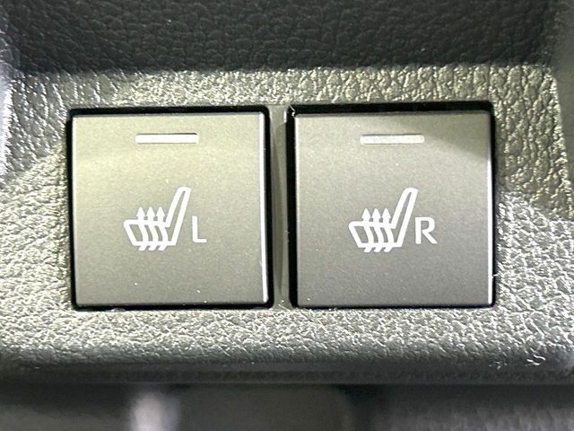 【シートヒーター】寒い日に重宝するシートヒーター！エアコンより早く温まってくれるので寒がりの人も安心ですね♪エアコンの温風は乾燥するから苦手、という方にもをおすすめです。