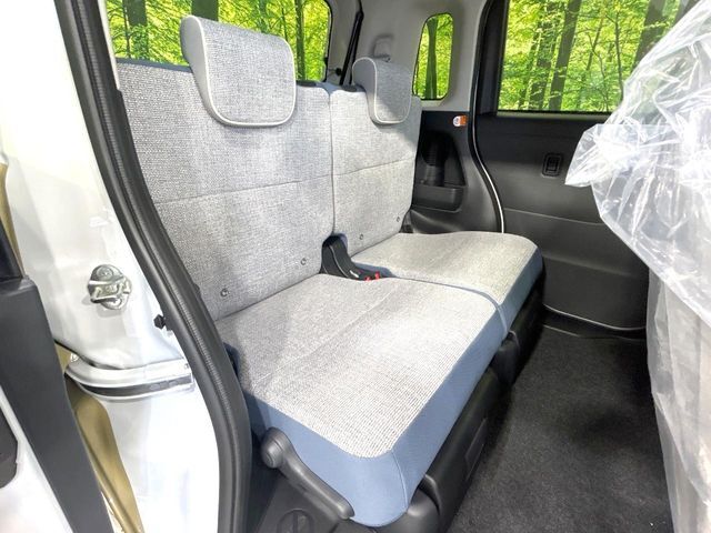 高品質なオリジナルフロアマットもオプションにてご用意しております。お好きなデザインやカラーをお車に合わせて選んでいただくことができます♪
