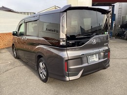 自社整備工場で点検整備をおこなってからお渡ししています。車検が残っている場合は『12ヶ月点検整備』を、車検整備付きの場合は『車検整備』をおこないます。整備費用は車両本体価格に含まれています。