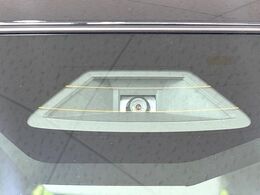 【スズキ　セーフティサポート】走行中に前方の車両等を認識し、衝突しそうな時は警報とブレーキで衝突回避と被害軽減をアシスト。より安全にドライブをお楽しみいただけます。