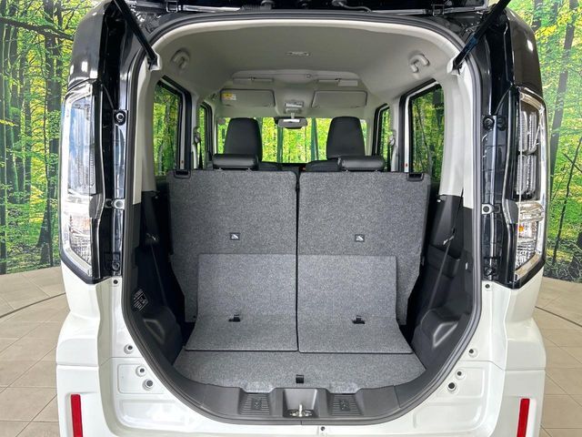 普段のお買い物や通勤、送迎等に十分な荷室スペースを確保しております。セカンドシートを倒すと、大きな荷物の積載も可能です♪