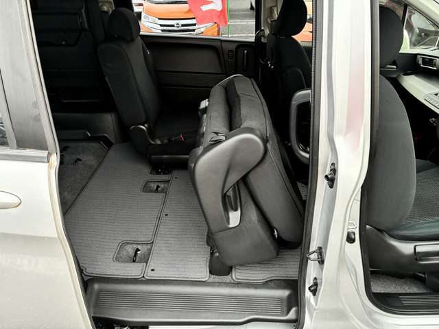 お客様の暮らしに必須なお車を提案し、その後のカーライフを支える。私達はお客様のお役に立ちたい、強い思いで日々仕事をさせて頂いています。おかげさまで12店舗となりました。これからも努力を続けていきます。