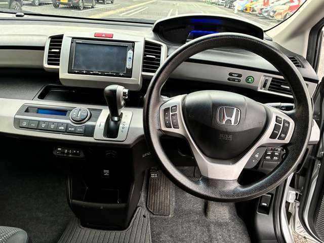 当店でお車をご購入いただき、さらに「有料保証」プランにご加入いただくと、特典としてオイル交換10回分の無料チケットを差し上げます。