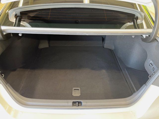 普段のお買い物や通勤、送迎等に十分な荷室スペースを確保しております。
