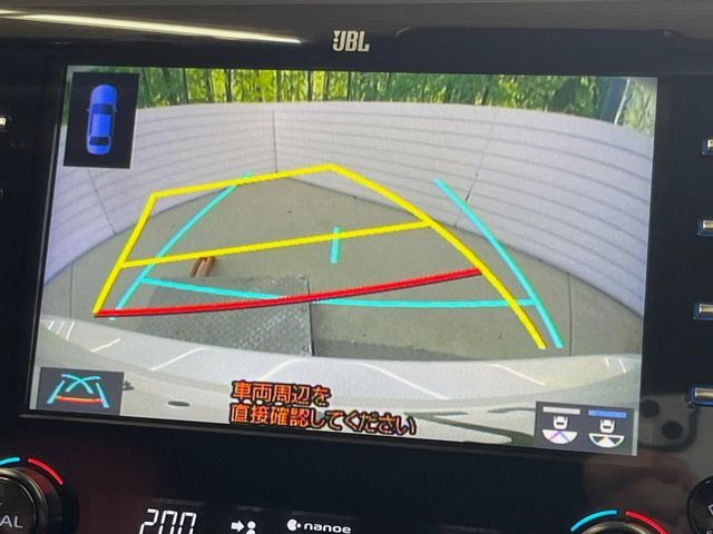 【バックカメラ】駐車時に後方がリアルタイム映像で確認できます。大型商業施設や立体駐車場での駐車時や、夜間のバック時に大活躍！運転スキルに関わらず、今や必須となった装備のひとつです！