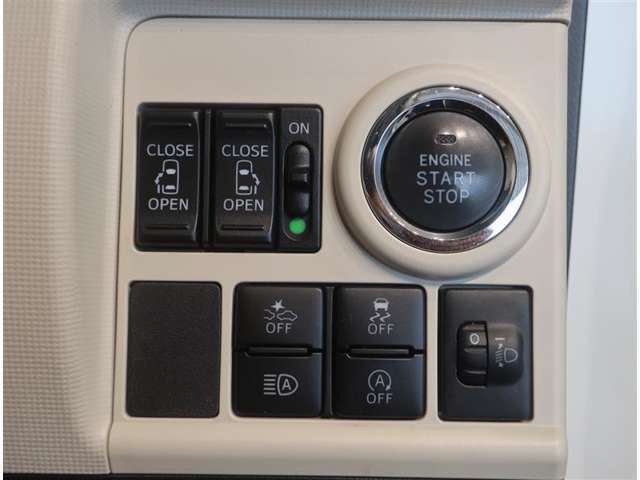 運転席からも操作できる両側パワースライドドア付きです。