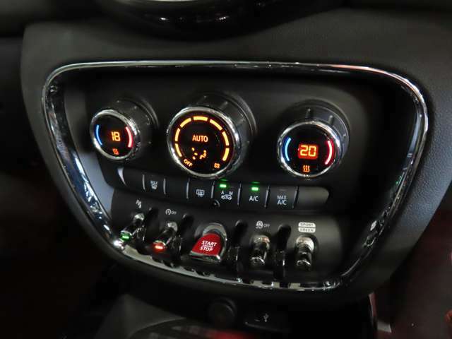 運転席と助手席で温度を変更できます。