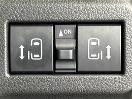 【両側パワースライドドア】スマートキーや運転席のスイッチで後席両側スライドドアの開閉が可能♪電動だから力を入れてドアを開ける必要が無く、小さなお子様でも簡単に開け閉めでき快適です♪