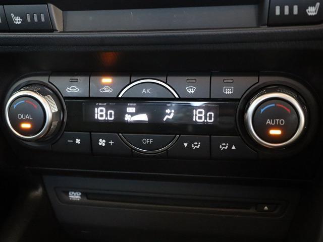【デュアルオートエアコン】運転席と助手席で独立して温度設定が可能です！