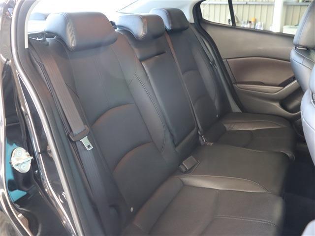 後部座席はあまり使用感がなく、こちらもキレイな状態が保たれております！