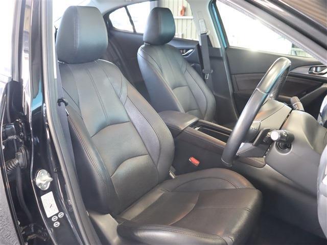 【レザーシート】高級感のある革シートが魅力的です♪