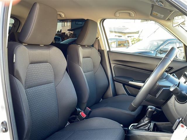 運転席の画像です。店舗にて現車の確認もいただけますので、お電話で在庫のご確認の上是非ご来店くださいませ！！！