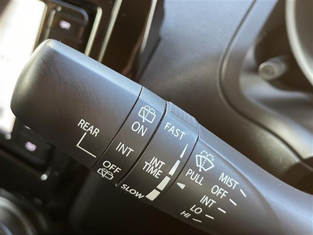 運転席操作部の画像です。店舗にて現車の確認もいただけますので、お電話で在庫のご確認の上是非ご来店くださいませ！！！ワクワクするクルマ選びをご提案します！