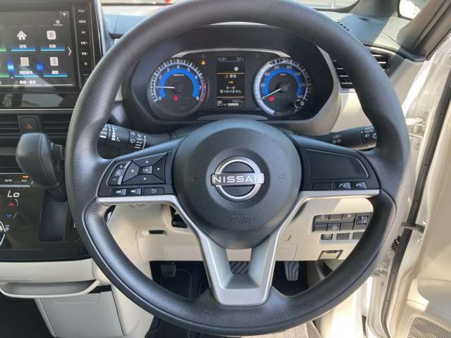 ドライバー目線の　ハンドル周りです