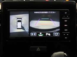 上空から俯瞰した映像で周囲の状況を確認出来る360°ビューモニターです。大柄な車体ですが、これで狭い駐車場でも安心ですね。また、隠れたお子様やいつの間にか置かれたカートも確認出来ますね。