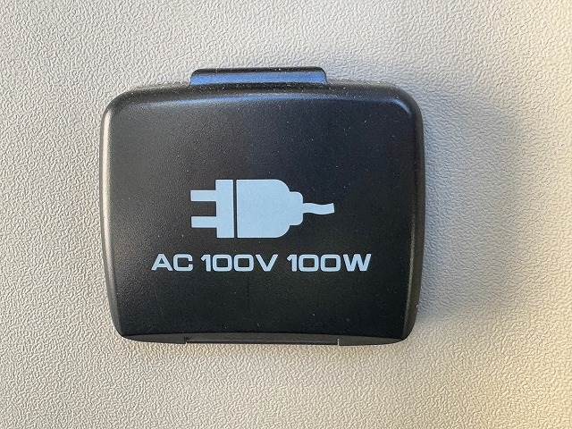 メーカーOPの【AC100V電源】を装備。携帯やノートパソコンの充電など家庭用電化製品を車の中で思う存分お楽しみいただけます。