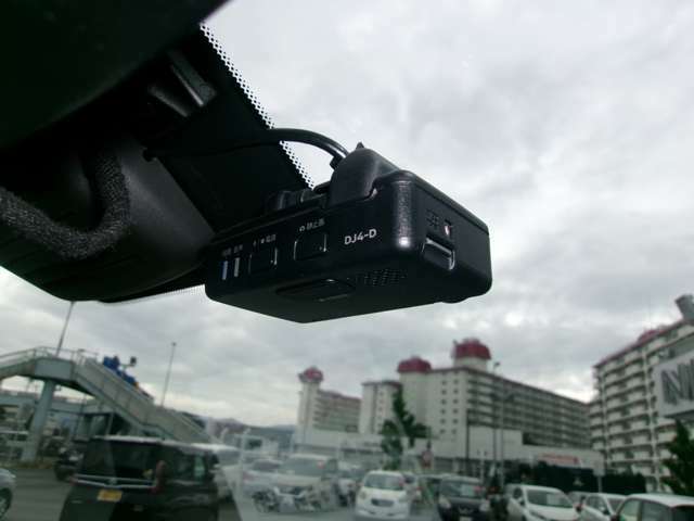 日産純正ドライブレコーダーも装備。ドライブ中の景色なども録画できます。