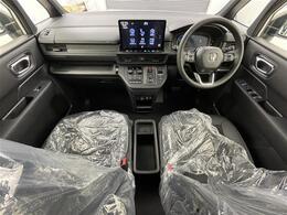 【運転席】座り心地が良いシートなので長時間の運転でも快適にお過ごしいただけます。新品のフロアマットのご注文も可能です。掲載箇所以外にご希望の写真がございましたらお気軽にお問い合わせ下さい。