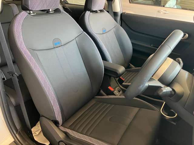 室内は大変綺麗に扱われており、タバコも吸われていない為、車両以外の臭いは感じられません。禁煙車両をご希望の方はこちらのお車をお奨め致します。