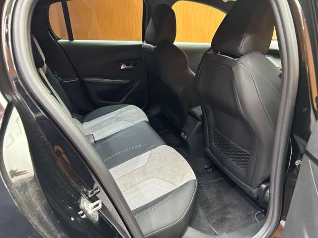 ご納車から最長5年保証もご用意しております。走行距離は無制限です。詳細はお問い合わせ下さい。遠方の方もご安心ください。全国のLIBERALA、ガリバー店舗でもアフターサービスを行っております。