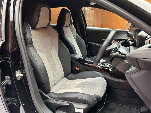 安心してカーライフを始めていただくことが出来るよう、納車前にディーラー整備工場もしくは熟練メカニックが在籍する輸入車専門の整備工場にて点検を行い、必要な整備を実施いたします。