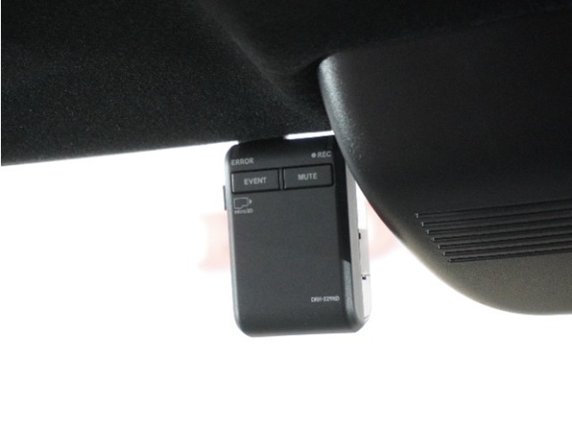 ◆ドライブレコーダー◆映像・音声などを記録する自動車用の装置です。　もしもの事故の際の記録はもちろん、旅行の際の思い出としてドライブの映像を楽しむことができます。