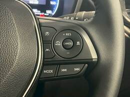 【レーダークルーズコントロール】追従型クルーズコントロールは、レーダーやビデオカメラが前方の車の状況を検知し、状況に合わせて速度を自動調整してくれる機能を備えています。