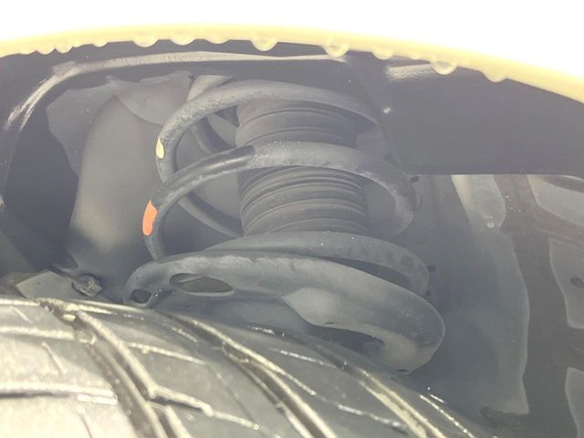 お車を安心してお乗りいただく為には、足回りの定期点検が欠かせません。サービスサポート（有償保証）では無料点検もご提供しており、安心のカーライフをお過ごしいただけるサポート体制が整っています。