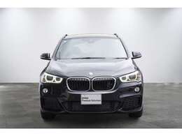 BMWのまさに「顔」ともいえる「キドニー・グリル」は、他の追随を許さない存在感を誇り、「キドニー・グリル」を見かけただけでBMWの風格を感じさせます！！