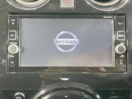 【純正ナビ】人気の純正ナビを装備しております。ナビの使いやすさはもちろん、オーディオ機能も充実！キャンプや旅行はもちろん、通勤や買い物など普段のドライブも楽しくなるはず♪