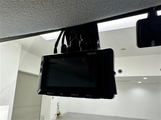 【ドライブレコーダー】映像・音声などの運転中の記録を残します。事故などを起こした起こされた時の証拠になりえますので、もしも時でも安心ですね。