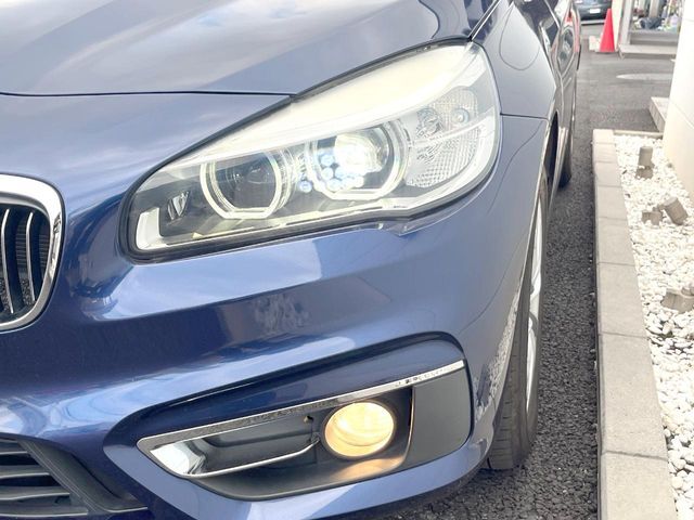 ●LEDヘッドライト：夜間走行時も良好な視界を確保し安心して運転できる高輝度LEDヘッドライトを装備！点灯速度が早く、消費電力も抑えられています。