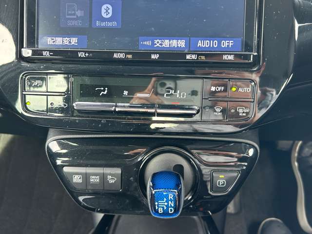 【運転席】座り心地が良いシートなので長時間の運転でも快適にお過ごしいただけます。新品のフロアマットのご注文も可能です。掲載箇所以外にご希望の写真がございましたらお気軽にお問い合わせ下さい。