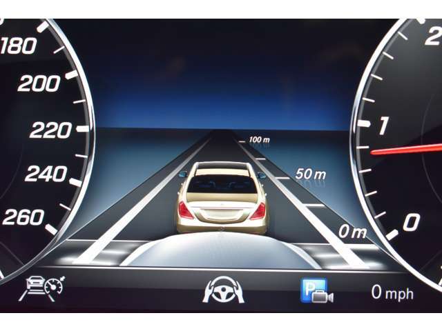 ディスタンスパイロット機能！先行車を認識し速度に応じ車間を維持します。車線のカーブと先行車両を、車線が不明瞭な道ではガードレールなどを認識し、車間を維持しながらステアリング操作をアシストします。