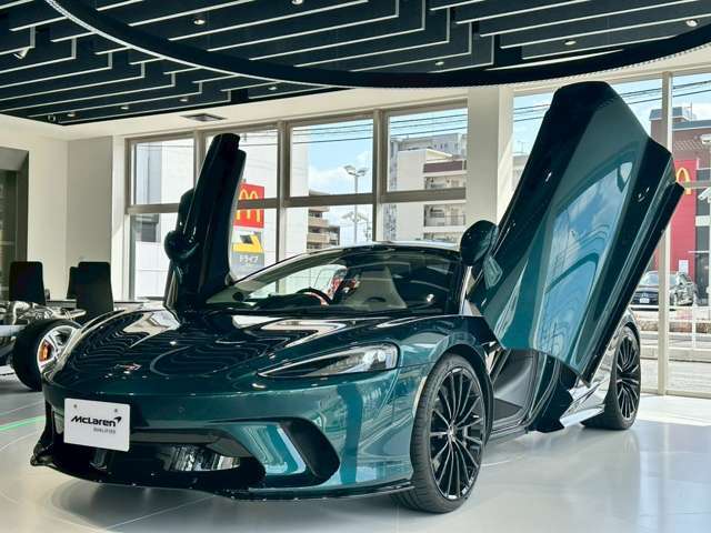 プライバシーガラス・電動・ヒーター付きメモリーシート・サンドストーンシートベルト・フロントリフター・B＆Wオーディオ
