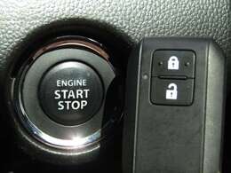 【スマートキーシステム！】鍵を持っているだけで、ボタン一つでドアを開閉でき、エンジンスタートもできます。インテリジェントキーとも言います。　　　※メールやLINEでのお問合せもOKです。