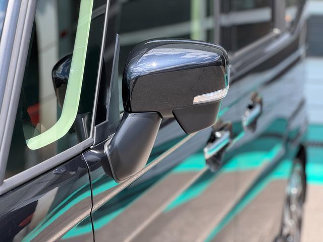 狭い駐車場でも安心。スイッチ操作だけでドアミラーの格納展開が可能。電動格納式リモコンドアミラー！