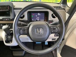 【ホンダセンシング】衝突軽減ブレーキ、車線逸脱抑制、誤発進抑制機能などの予防安全機能をセットで装備。さらにアダプティブクルーズコントロール、オートハイビーム機能が快適なドライブをアシストします。