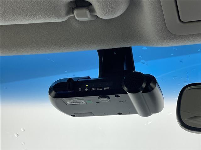 【ドライブレコーダー】映像・音声などの運転中の記録を残します。事故などを起こした起こされた時の証拠になりえますので、もしも時でも安心ですね。