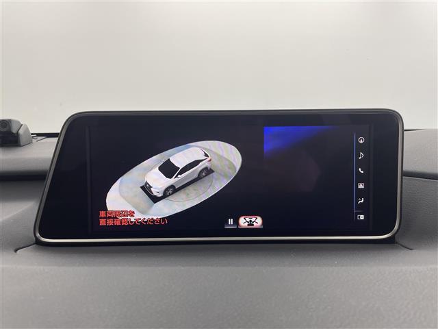 【シースルービュー】車両周辺の障害物を確認するため、各カメラから合成された映像を表示するモードです！まるで車を透明にして上から見ているような感覚で駐車などが可能です！