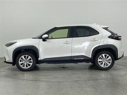 【左】当社基準による調査の結果、修復歴車と判断された車両は一部店舗を除き、販売を行なっておりません。万一、納車時に修復歴があった場合にはご契約の解除等に応じます。