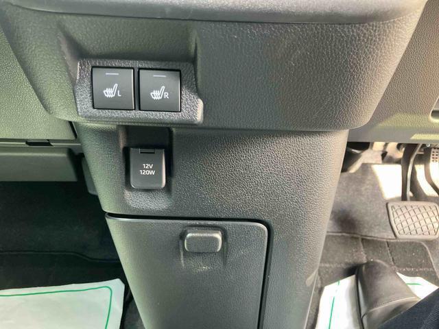 シートヒーター付きで運転席・助手席共に快適です。