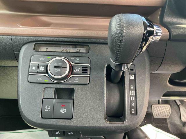 オートエアコンついております。