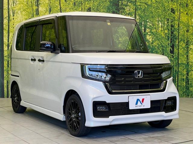 大好評のボディコーティング「弾スプラッシュコート」もご納車までに施工可能。通常のガラスコートと異なる、耐久年数6年の無機質ガラスコーティングが、ボディをキレイな状態に保ってくれます。